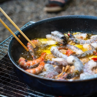 創作料理を楽しむ写真